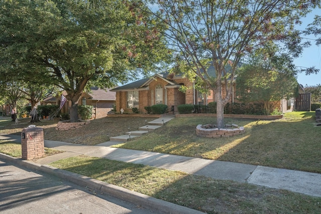 view of front facade featuring a front lawn