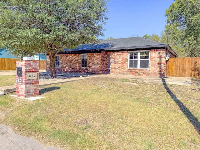 ranch-style home with a front lawn