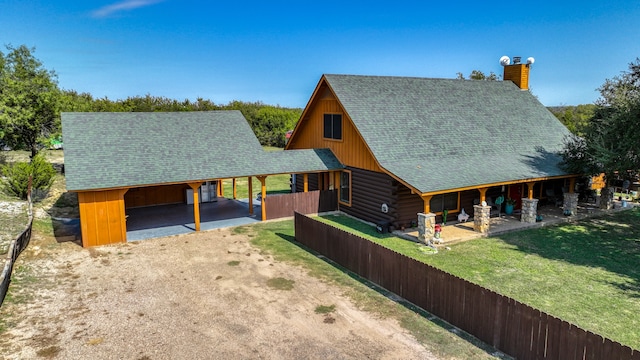 view of front of house featuring a front yard and a carport