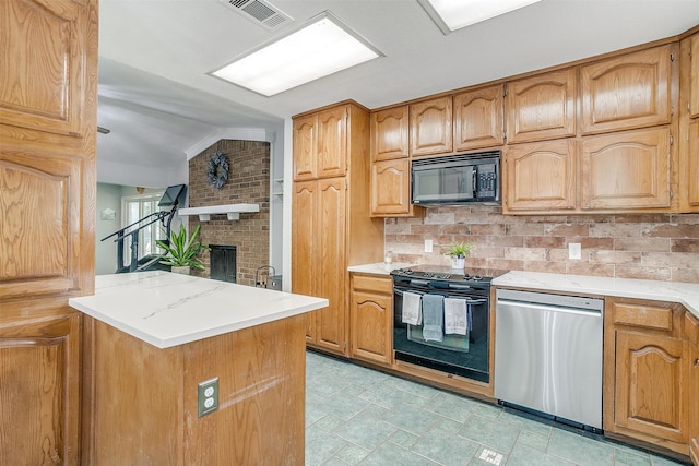 kitchen with kitchen peninsula, decorative backsplash, lofted ceiling, and black appliances