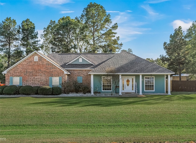 single story home with a front yard