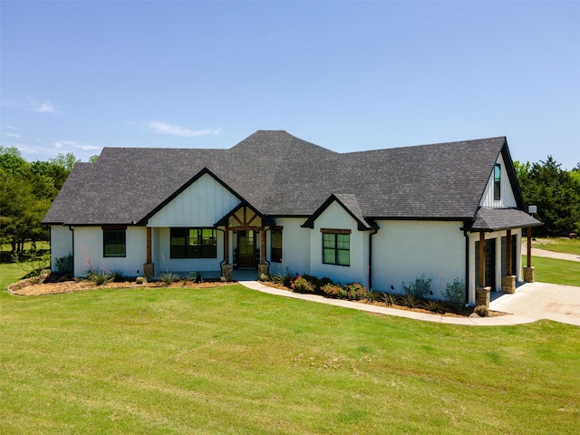 view of front of house with a front lawn