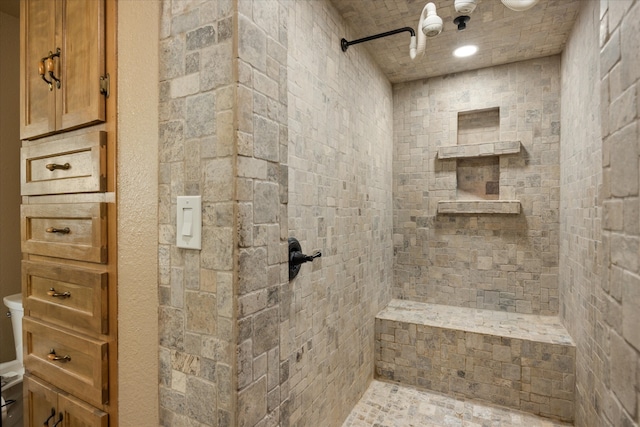 bathroom featuring a tile shower