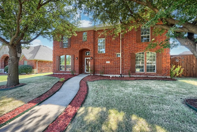 view of front of home featuring a front yard