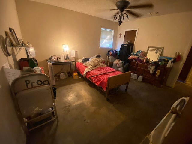 bedroom with ceiling fan