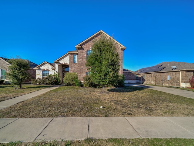 view of front of home featuring a front lawn