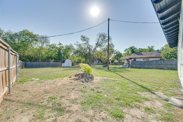 view of yard with a storage shed