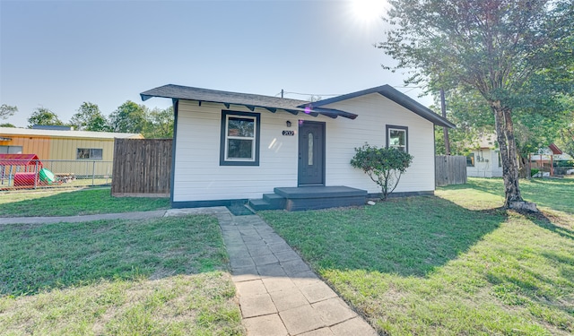 view of front of house with a front yard