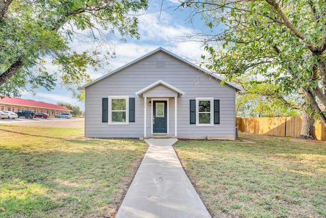 view of front facade with a front yard