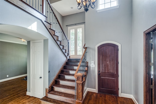 foyer entrance featuring an inviting chandelier and dark hardwood / wood-style flooring