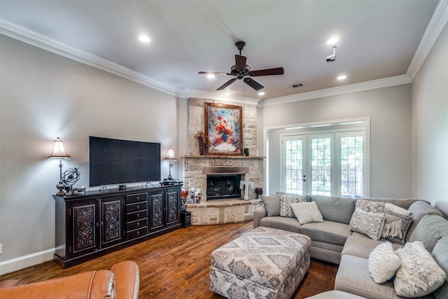 living room featuring crown molding, dark hardwood / wood-style floors, and ceiling fan