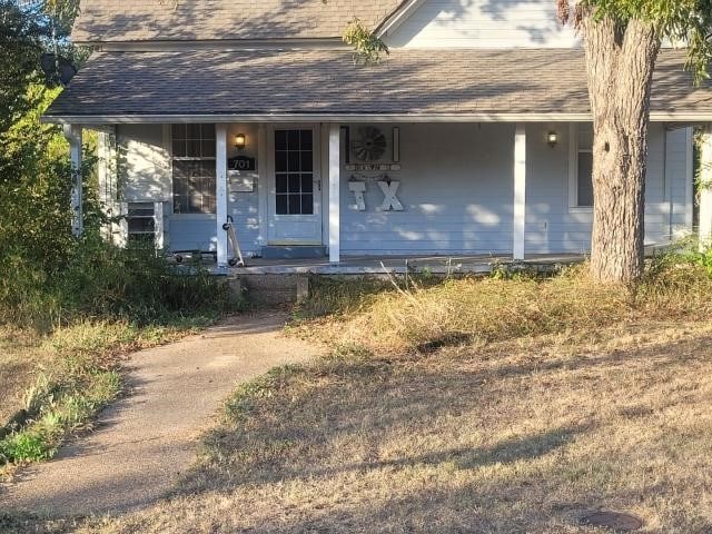 view of front facade featuring covered porch