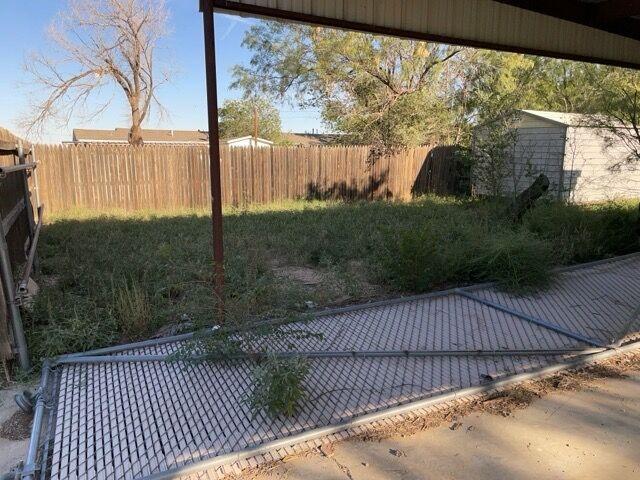 2101 Runnels St, Big Spring, TX 79720 - view of gate