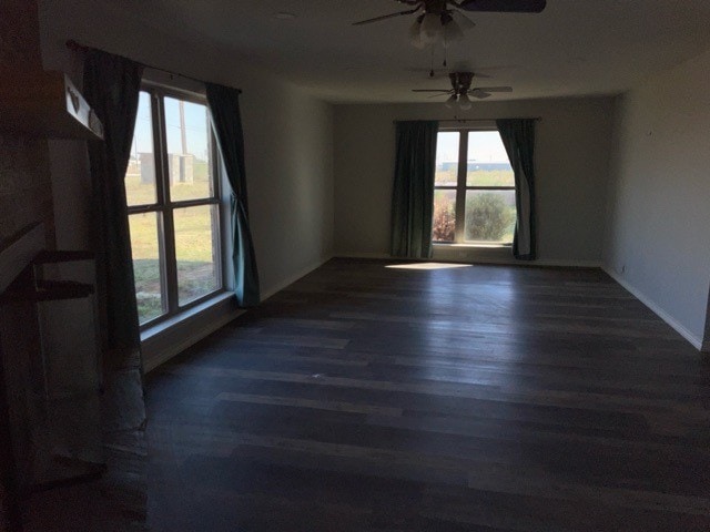 empty room featuring dark hardwood / wood-style floors and ceiling fan