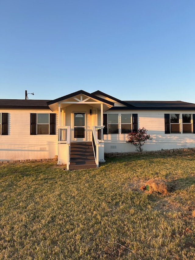 view of front of house featuring a front lawn and a carport