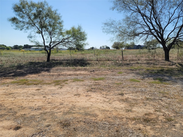 view of yard featuring a rural view