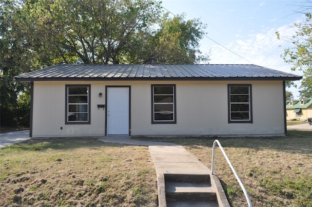 ranch-style house with a front yard