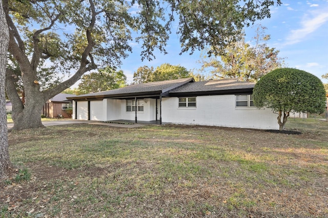 ranch-style house with a front lawn