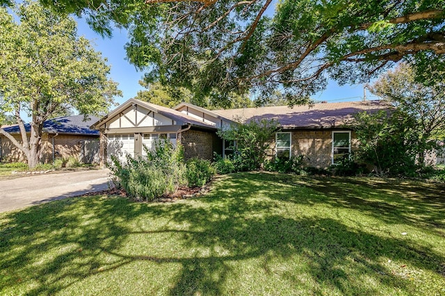 view of front of house with a front lawn