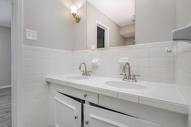 509 Ridgeview Dr, Rockwall, TX 75087 - full bath featuring double vanity and tile walls