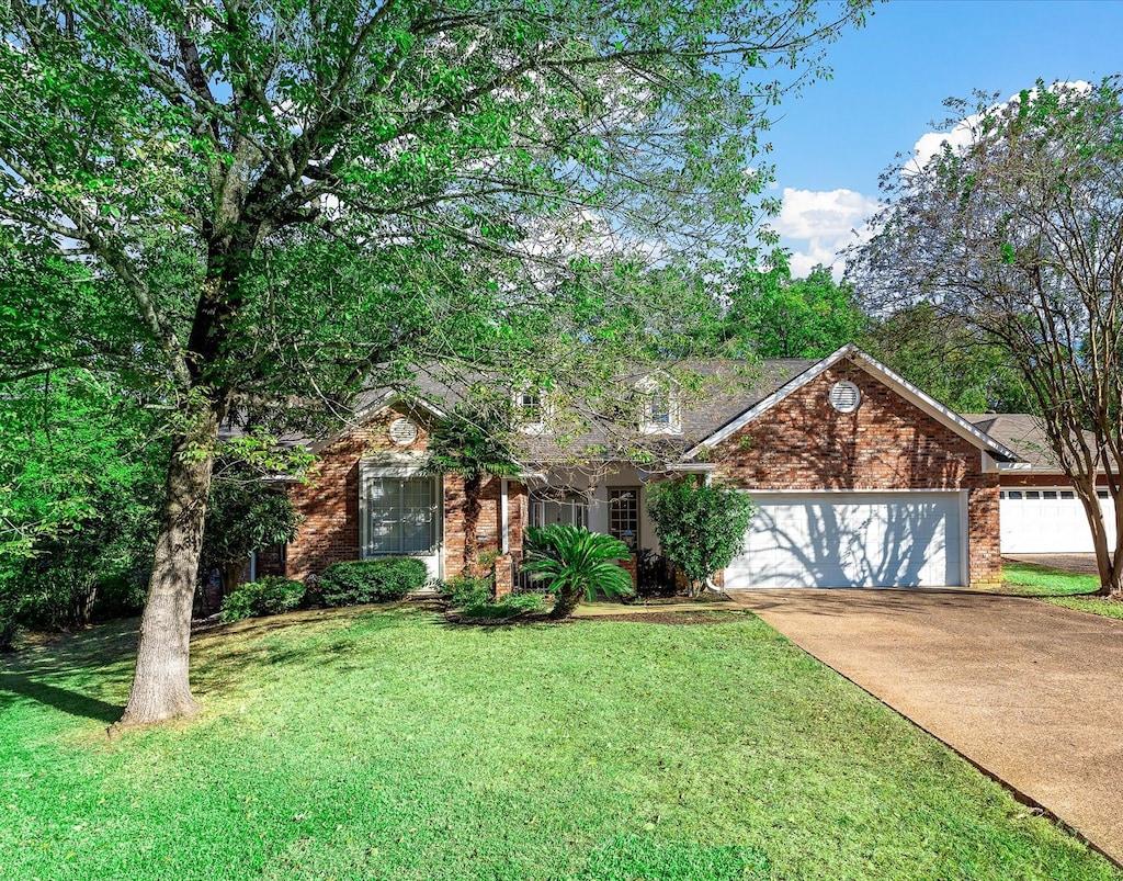 view of front of house featuring a front yard and a garage