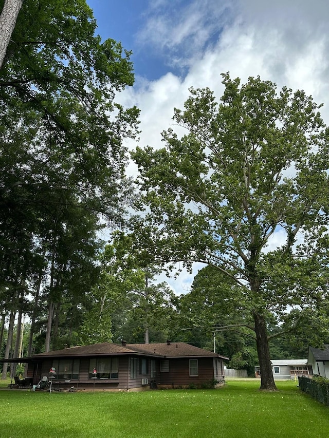 6371 Buncombe Rd, Shreveport, LA 71129 - rear view of property with a yard and fence