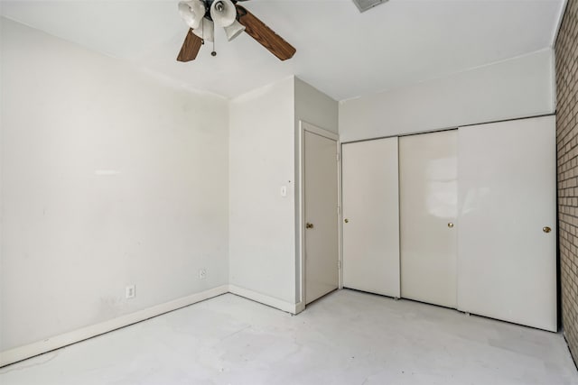 unfurnished bedroom featuring a closet and ceiling fan