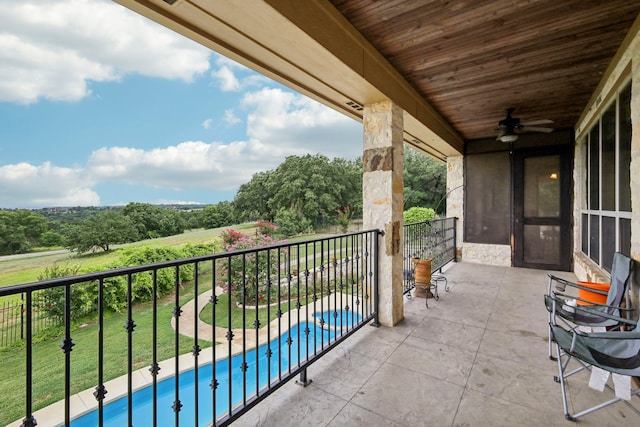 balcony with ceiling fan