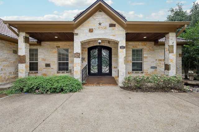 doorway to property featuring covered porch