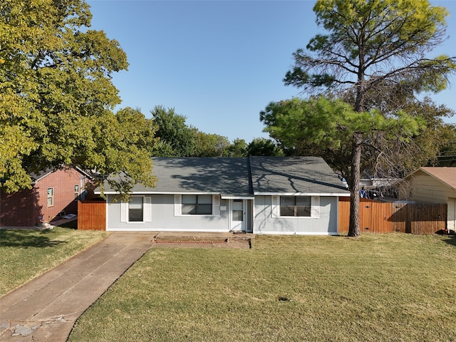 single story home featuring a front yard