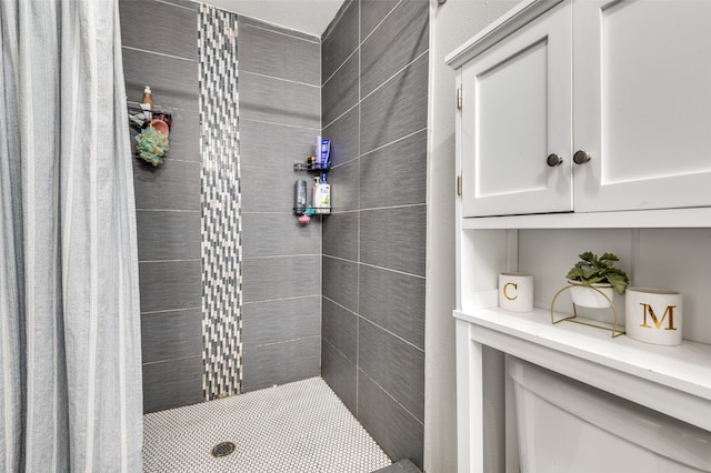 bathroom featuring curtained shower and toilet