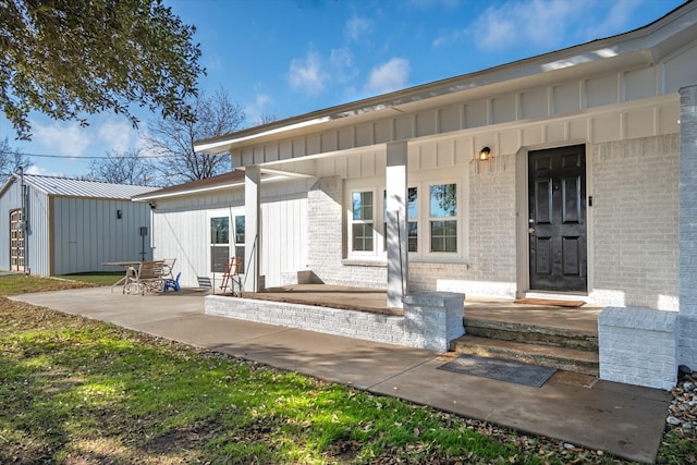 property entrance with a porch