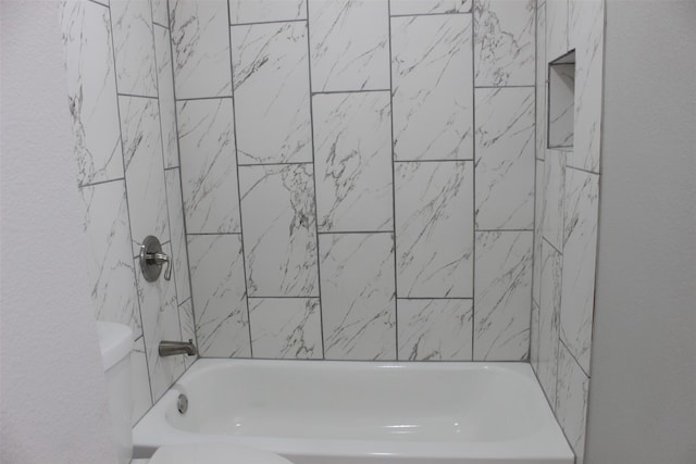 bathroom featuring tiled shower / bath combo