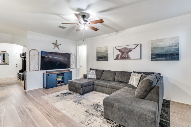 living room with light hardwood / wood-style floors and ceiling fan