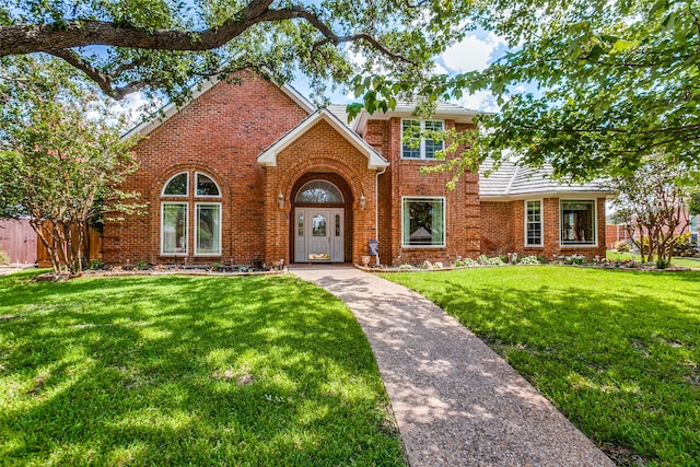 view of front of home featuring a front yard