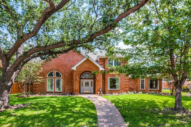 view of front of home featuring a front yard