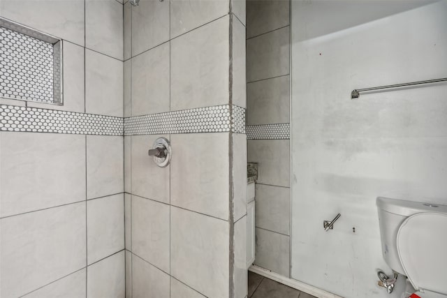 bathroom with a tile shower