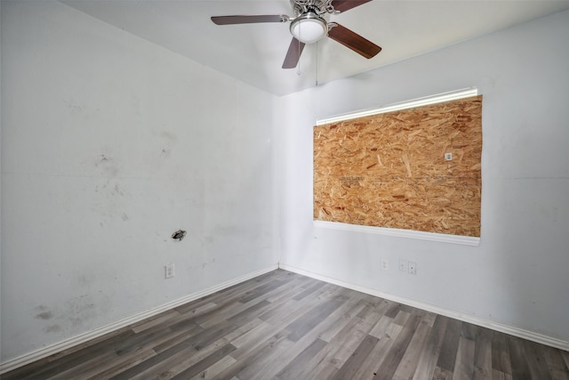 unfurnished room with dark wood-type flooring and ceiling fan