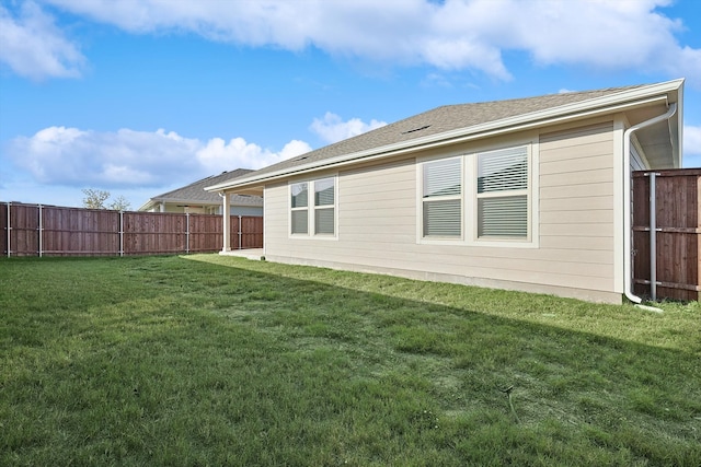 back of house featuring a lawn