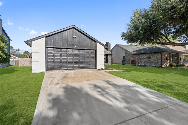 view of front of house with a front lawn