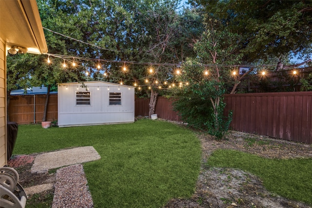 view of yard featuring a shed