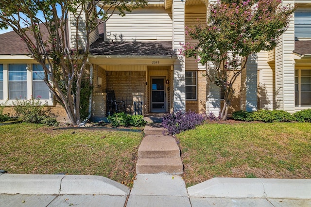 view of front of house with a front lawn