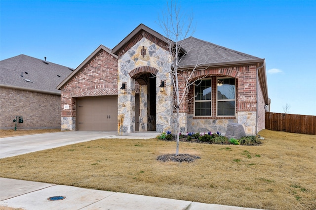 view of front facade featuring a front yard and a garage