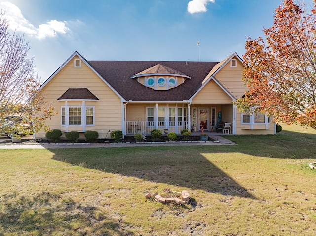 view of front facade featuring covered porch and a front yard