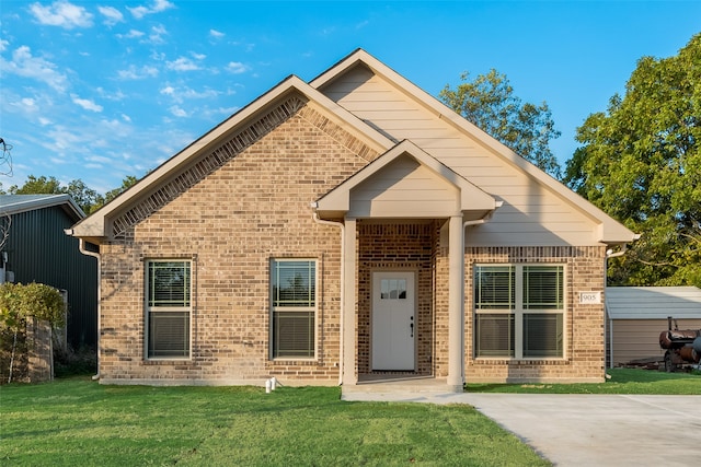 view of front of home with a front lawn