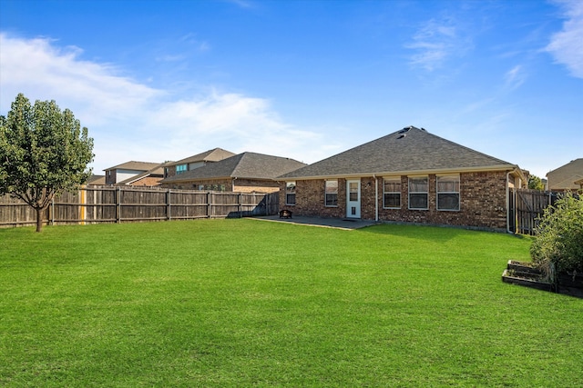 view of yard with a patio