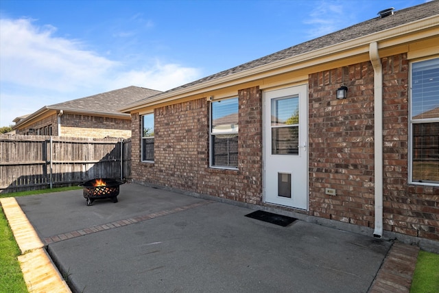 view of patio featuring a fire pit