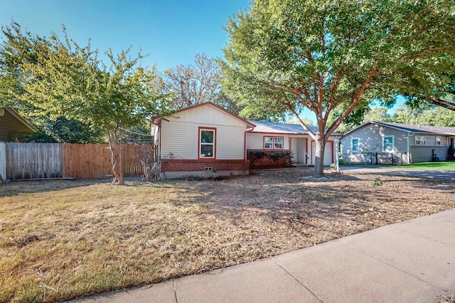 ranch-style home featuring a front yard