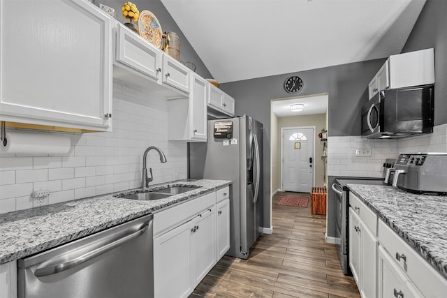 kitchen with dark wood-type flooring, appliances with stainless steel finishes, sink, and white cabinets