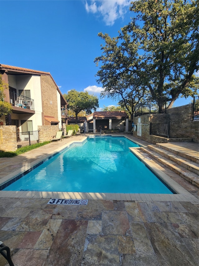 view of swimming pool